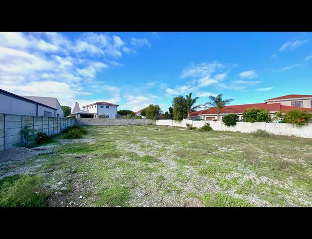 670M² VACANT LAND FOR SALE IN PORT OWEN